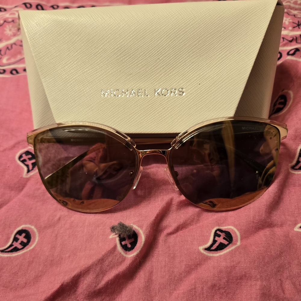 💥FINAL PRICE DROP💥🌸Michael Kors "Magnolia" Rose Gold Sunglasses🌸